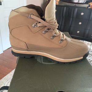 Timberlands (women’s) juniors size 6.5 fits women’s size 8